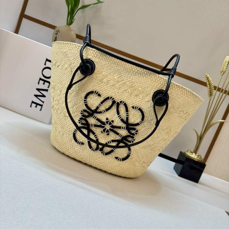 Picture of Loewe Handbags _SKUfw242008502fw
